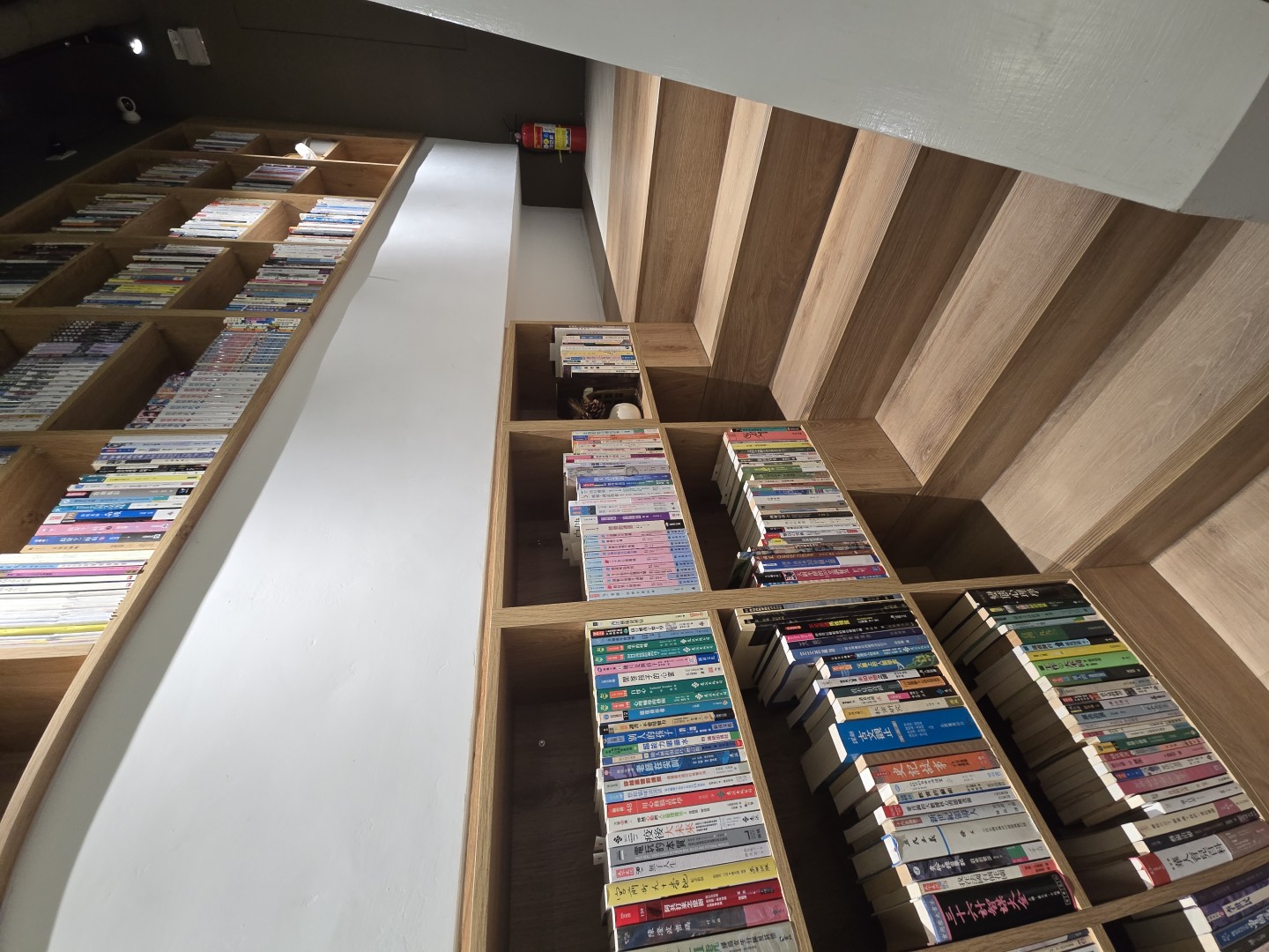 樓梯圖書區